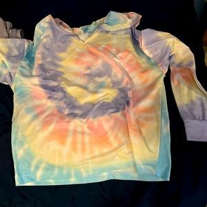 A tie-dye unisex sized medium polyester very light but maintains warmth